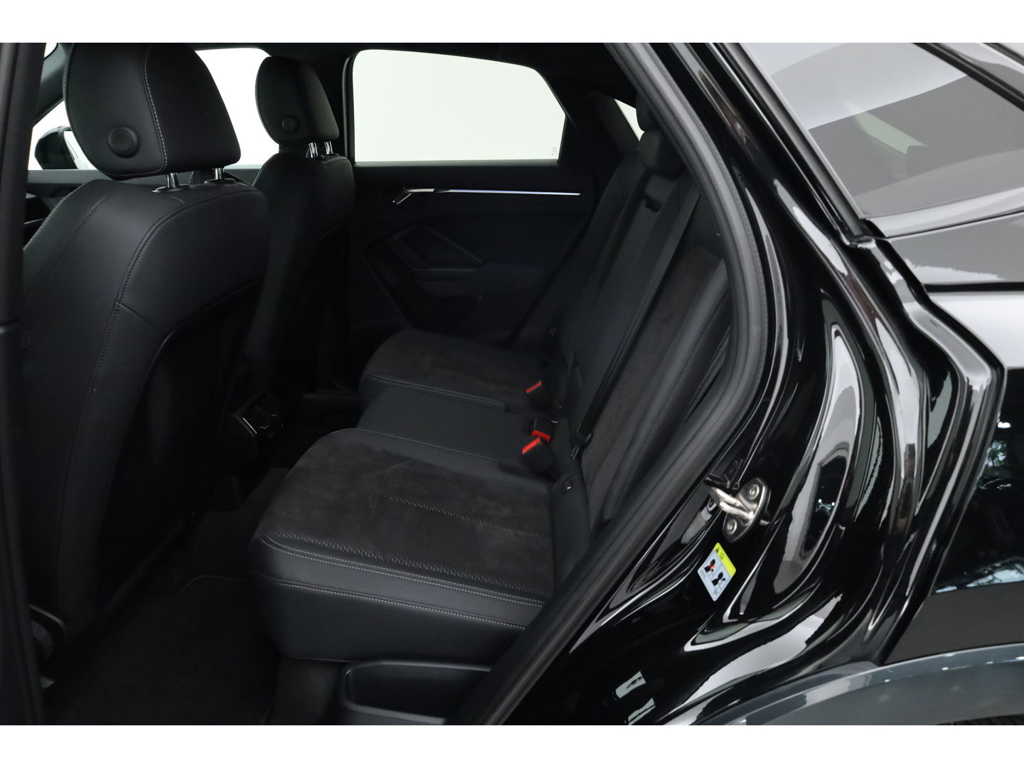 Audi Q3 Sportback 45 TFSI e S Line | 360cam | Navi | 20'' | Adapt. Cruise | Dodehoek det. | Elek. Achterklep