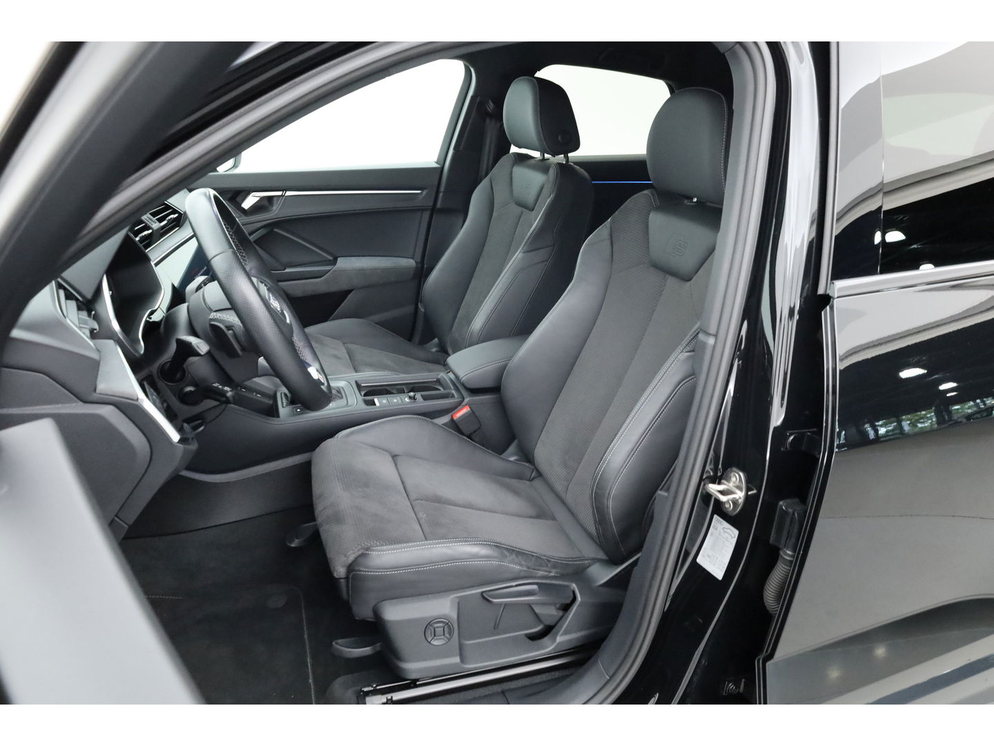 Audi Q3 Sportback 45 TFSI e S Line | 360cam | Navi | 20'' | Adapt. Cruise | Dodehoek det. | Elek. Achterklep