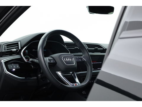 Audi Q3 Sportback 45 TFSI e S Line | 360cam | Navi | 20'' | Adapt. Cruise | Dodehoek det. | Elek. Achterklep