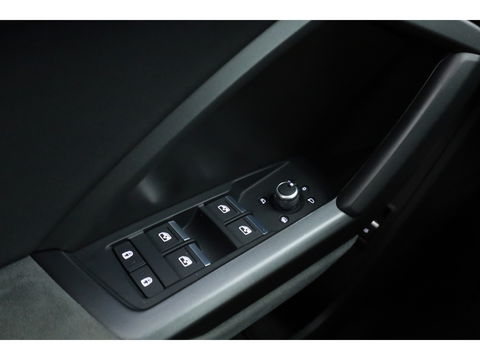 Audi Q3 Sportback 45 TFSI e S Line | 360cam | Navi | 20'' | Adapt. Cruise | Dodehoek det. | Elek. Achterklep