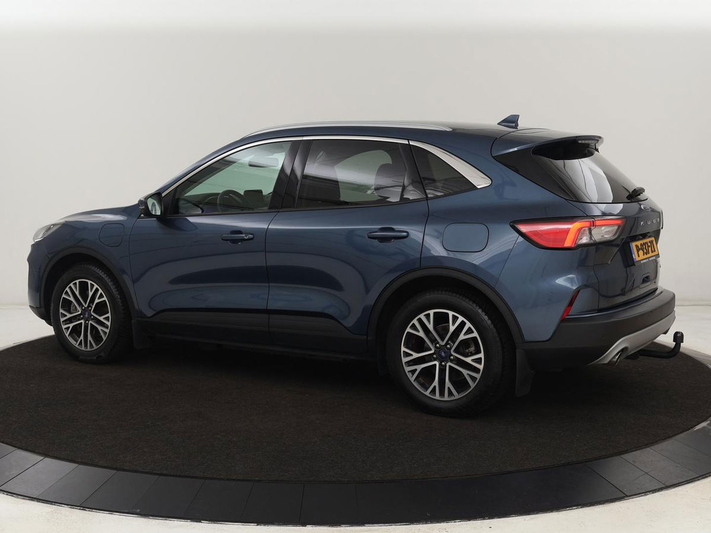 Ford Kuga 2.5 PHEV Titanium X | Trekhaak | Stoelverwarming | Camera | Carplay | Half leder | Achterbankverwarming | Navigatie | Full LED | Climate control | Parkeerhulp | Keyless | B&O Sound | Plug In