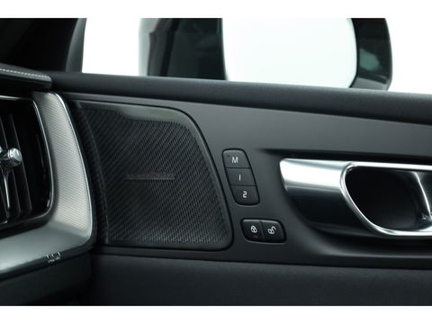 Volvo XC60 T8 Recharge R-Design | Pano | HUD | 360cam | H&K | Elek. Trekhaak | Memory seats | 21''