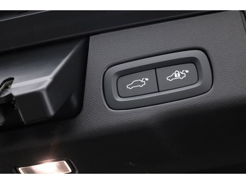 Volvo XC60 T8 Recharge R-Design | Pano | HUD | 360cam | H&K | Elek. Trekhaak | Memory seats | 21''