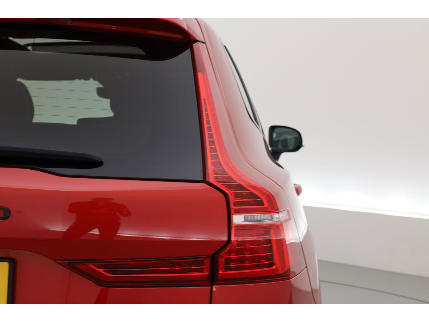 Volvo XC60 T8 Recharge R-Design | Pano | HUD | 360cam | H&K | Elek. Trekhaak | Memory seats | 21''