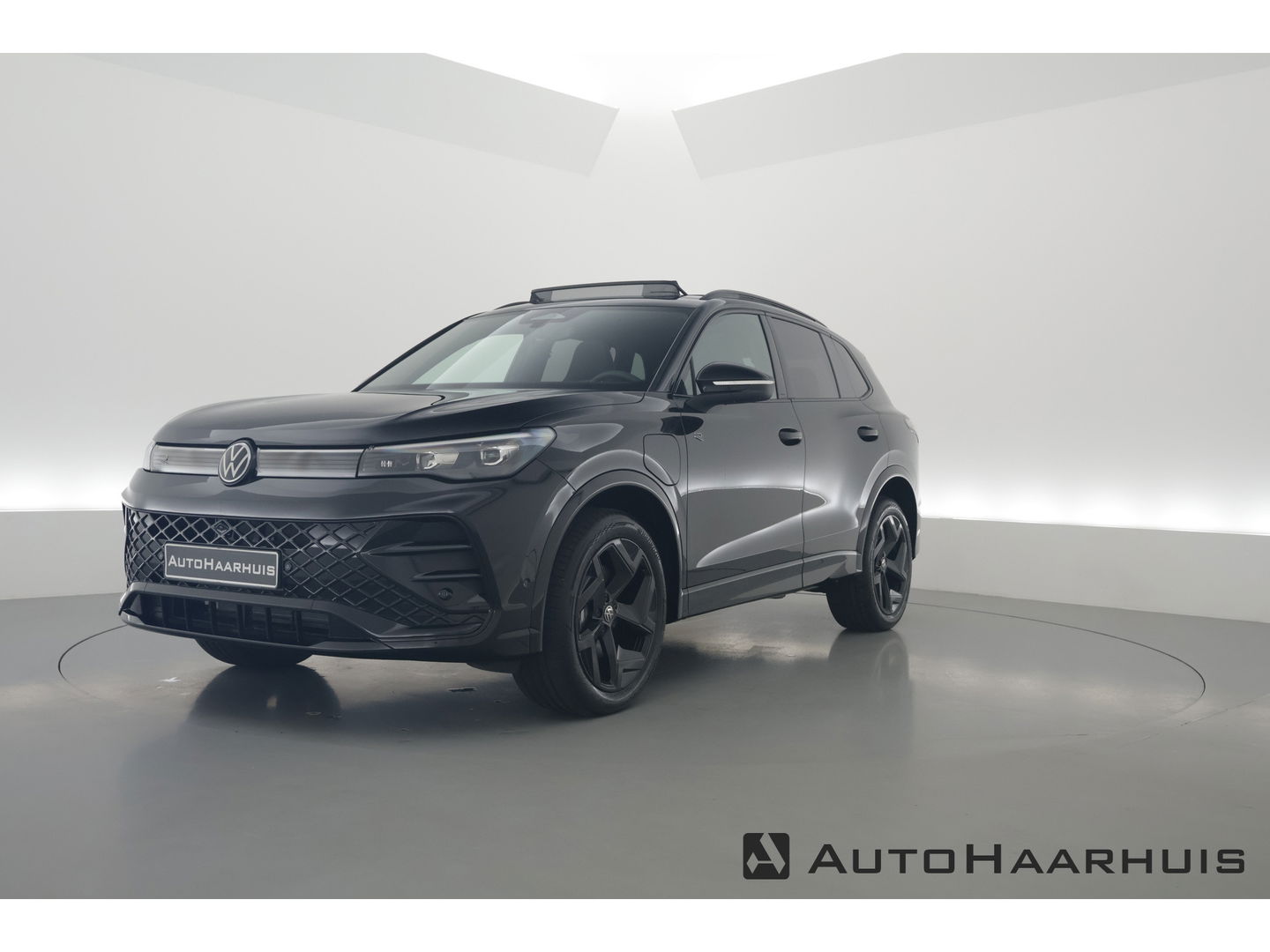 Volkswagen Tiguan eHybrid R-Line Black Style 272pk | Pano | 360cam | Elek. Trekhaak | Massage | Stoel- Stuurverw.