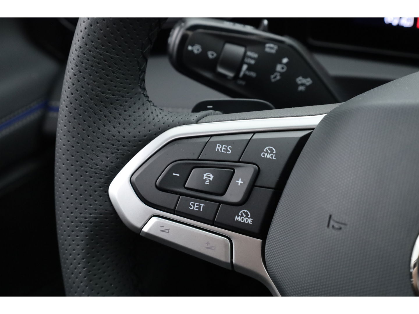 Volkswagen Tiguan eHybrid R-Line Black Style 272pk | Pano | 360cam | Elek. Trekhaak | Massage | Stoel- Stuurverw.