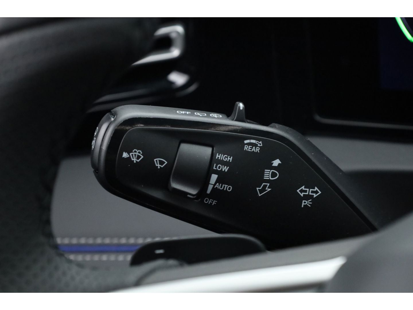 Volkswagen Tiguan eHybrid R-Line Black Style 272pk | Pano | 360cam | Elek. Trekhaak | Massage | Stoel- Stuurverw.