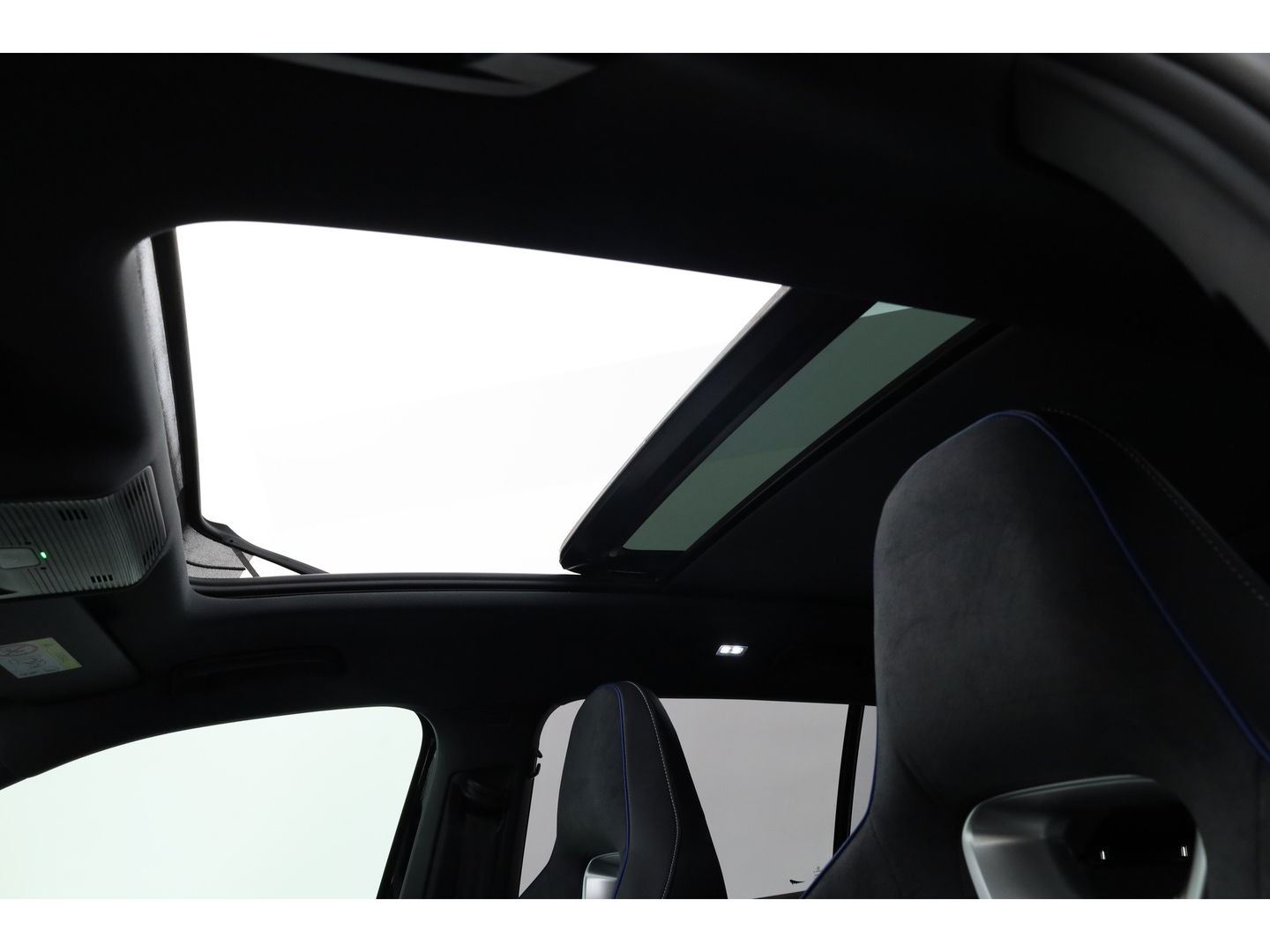 Volkswagen Tiguan eHybrid R-Line Black Style 272pk | Pano | 360cam | Elek. Trekhaak | Massage | Stoel- Stuurverw.