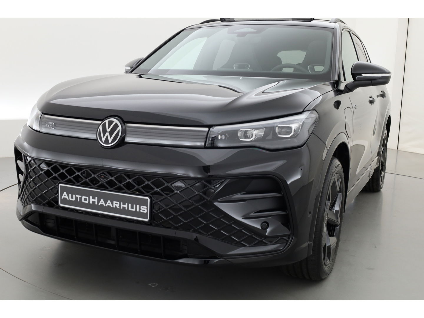 Volkswagen Tiguan eHybrid R-Line Black Style 272pk | Pano | 360cam | Elek. Trekhaak | Massage | Stoel- Stuurverw.
