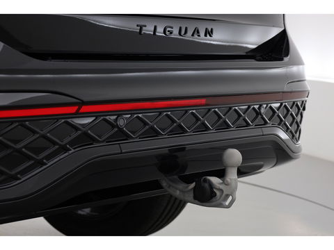 Volkswagen Tiguan eHybrid R-Line Black Style 272pk | Pano | 360cam | Elek. Trekhaak | Massage | Stoel- Stuurverw.