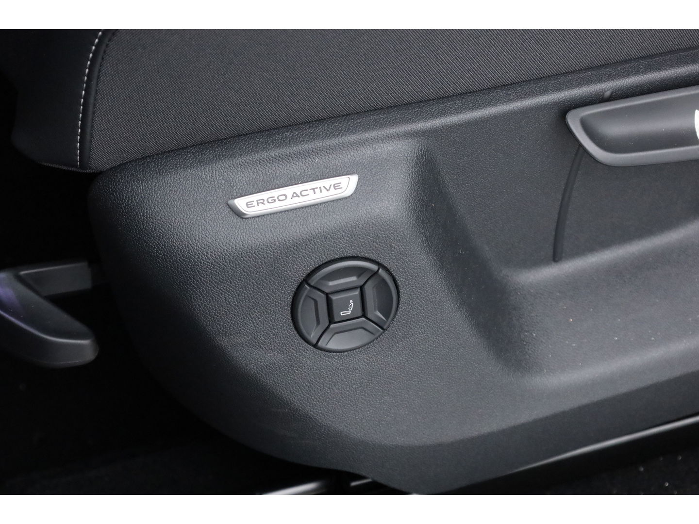 Volkswagen Tiguan eHybrid R-Line Black Style 272pk | Pano | 360cam | Elek. Trekhaak | Massage | Stoel- Stuurverw.