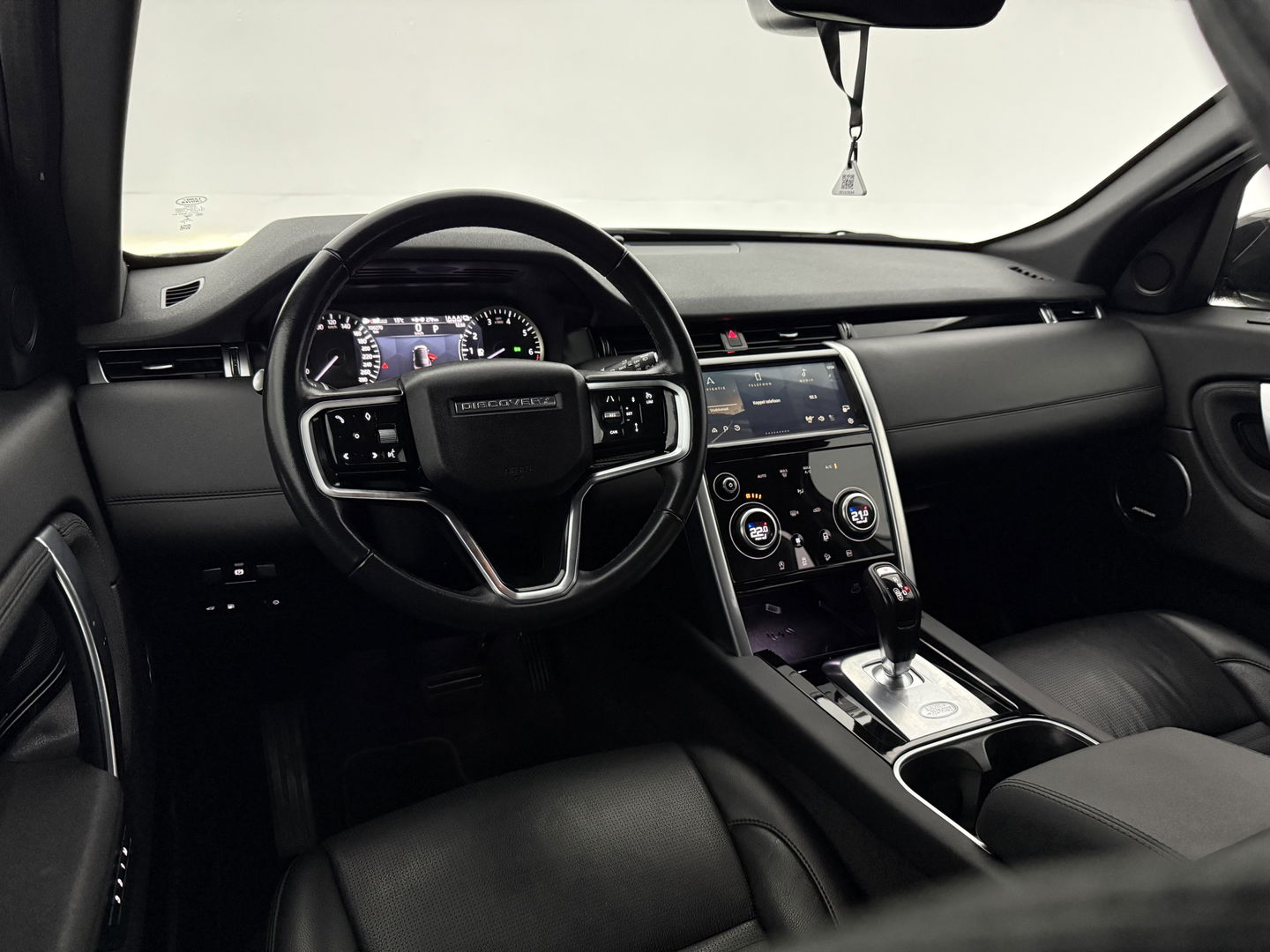 Land Rover Discovery Sport P300e SE 254PK | Virtual | Trekh. | Carplay | Memory | Camera | Adaptive Cruise | Dodehoek