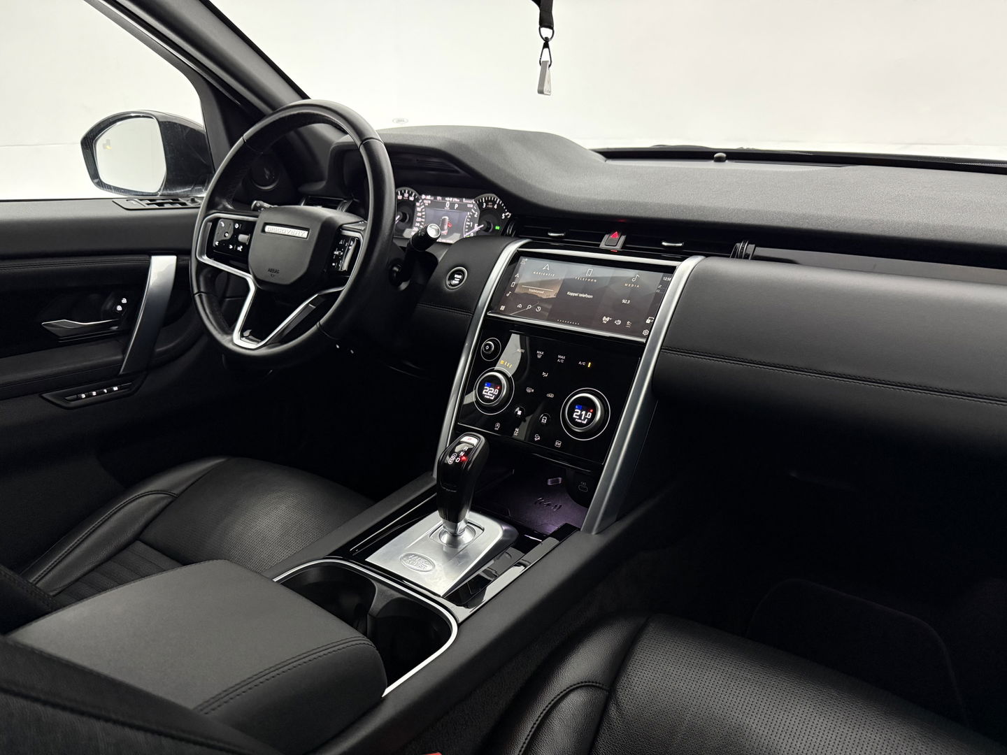 Land Rover Discovery Sport P300e SE 254PK | Virtual | Trekh. | Carplay | Memory | Camera | Adaptive Cruise | Dodehoek