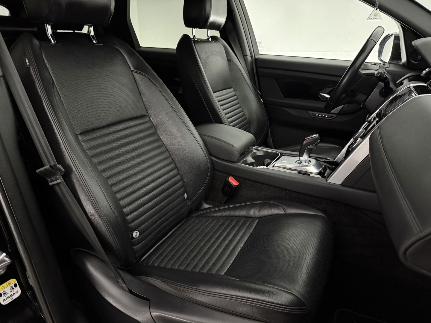 Land Rover Discovery Sport P300e SE 254PK | Virtual | Trekh. | Carplay | Memory | Camera | Adaptive Cruise | Dodehoek