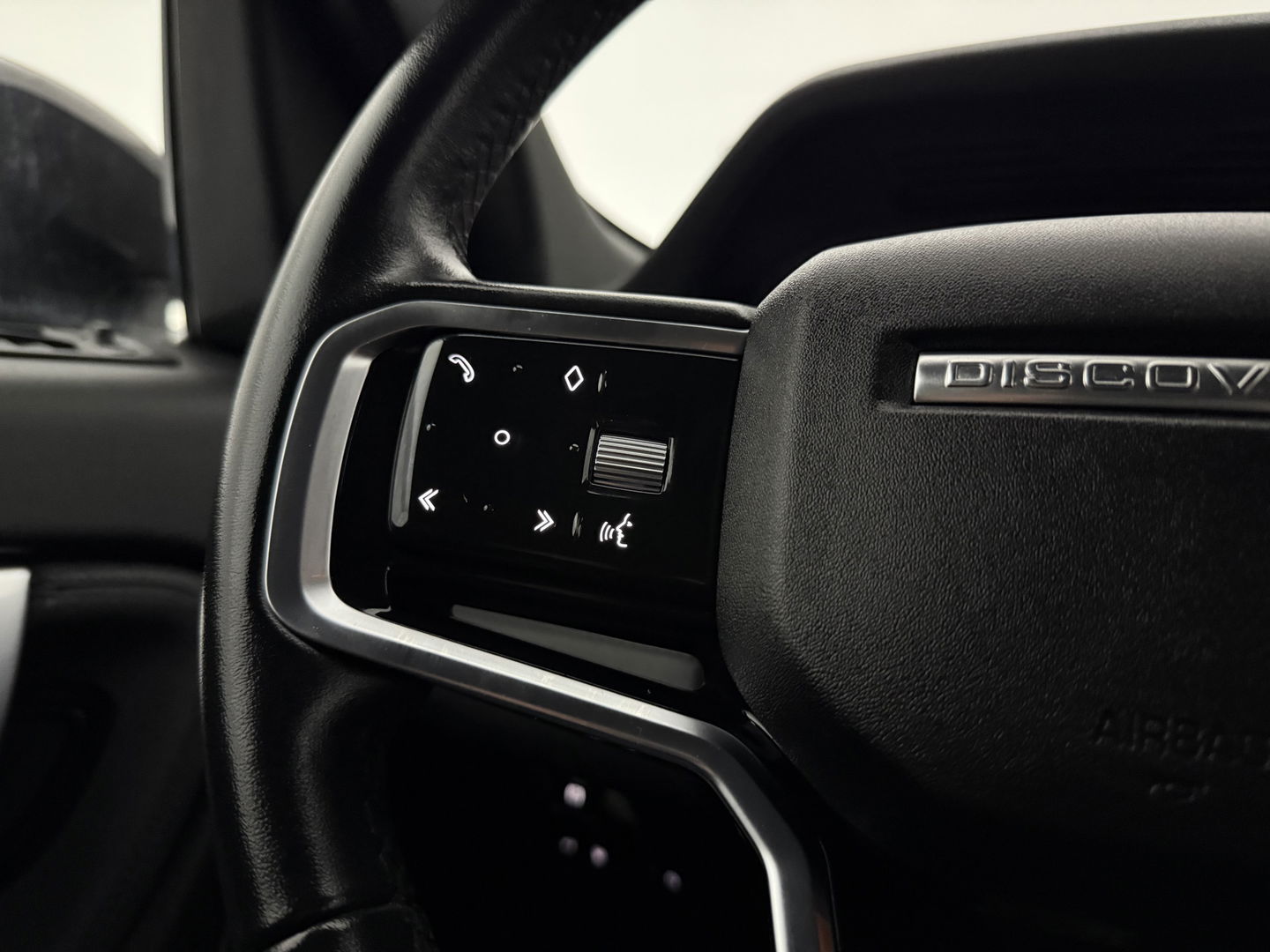 Land Rover Discovery Sport P300e SE 254PK | Virtual | Trekh. | Carplay | Memory | Camera | Adaptive Cruise | Dodehoek
