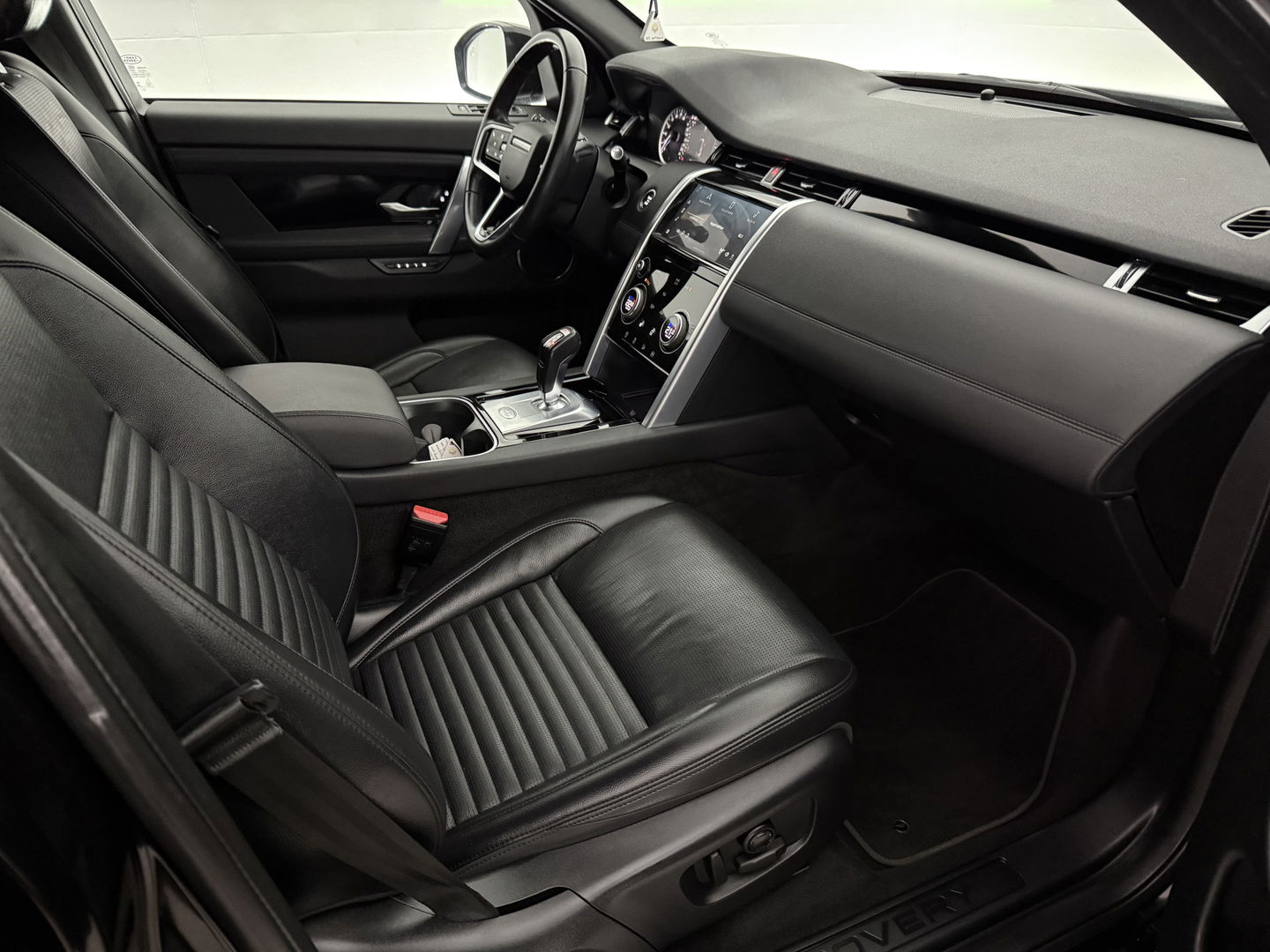 Land Rover Discovery Sport P300e SE 254PK | Virtual | Trekh. | Carplay | Memory | Camera | Adaptive Cruise | Dodehoek