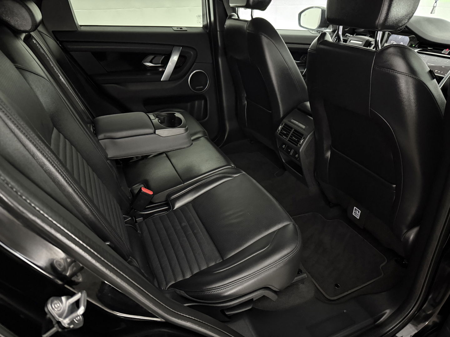 Land Rover Discovery Sport P300e SE 254PK | Virtual | Trekh. | Carplay | Memory | Camera | Adaptive Cruise | Dodehoek