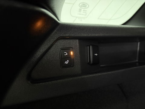 Land Rover Discovery Sport P300e SE 254PK | Virtual | Trekh. | Carplay | Memory | Camera | Adaptive Cruise | Dodehoek