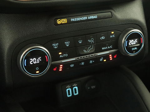 Ford Kuga 2.5 PHEV Titanium X | Trekhaak | Stoelverwarming | Camera | Carplay | Half leder | Achterbankverwarming | Navigatie | Full LED | Climate control | Parkeerhulp | Keyless | B&O Sound | Plug In