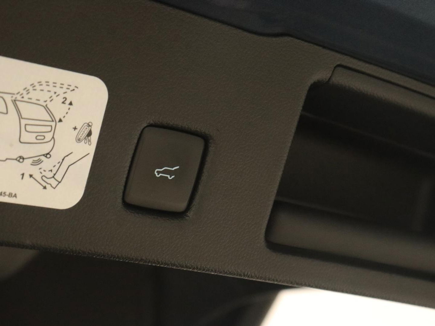 Ford Kuga 2.5 PHEV Titanium X | Trekhaak | Stoelverwarming | Camera | Carplay | Half leder | Achterbankverwarming | Navigatie | Full LED | Climate control | Parkeerhulp | Keyless | B&O Sound | Plug In