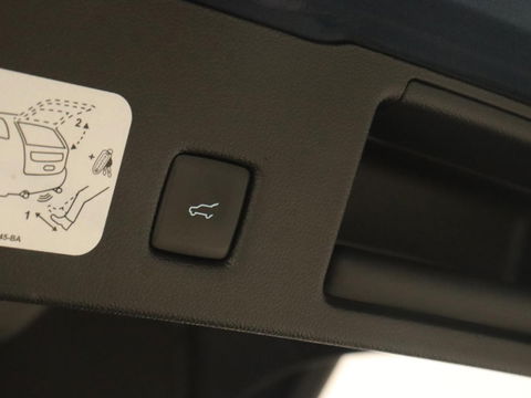 Ford Kuga 2.5 PHEV Titanium X | Trekhaak | Stoelverwarming | Camera | Carplay | Half leder | Achterbankverwarming | Navigatie | Full LED | Climate control | Parkeerhulp | Keyless | B&O Sound | Plug In