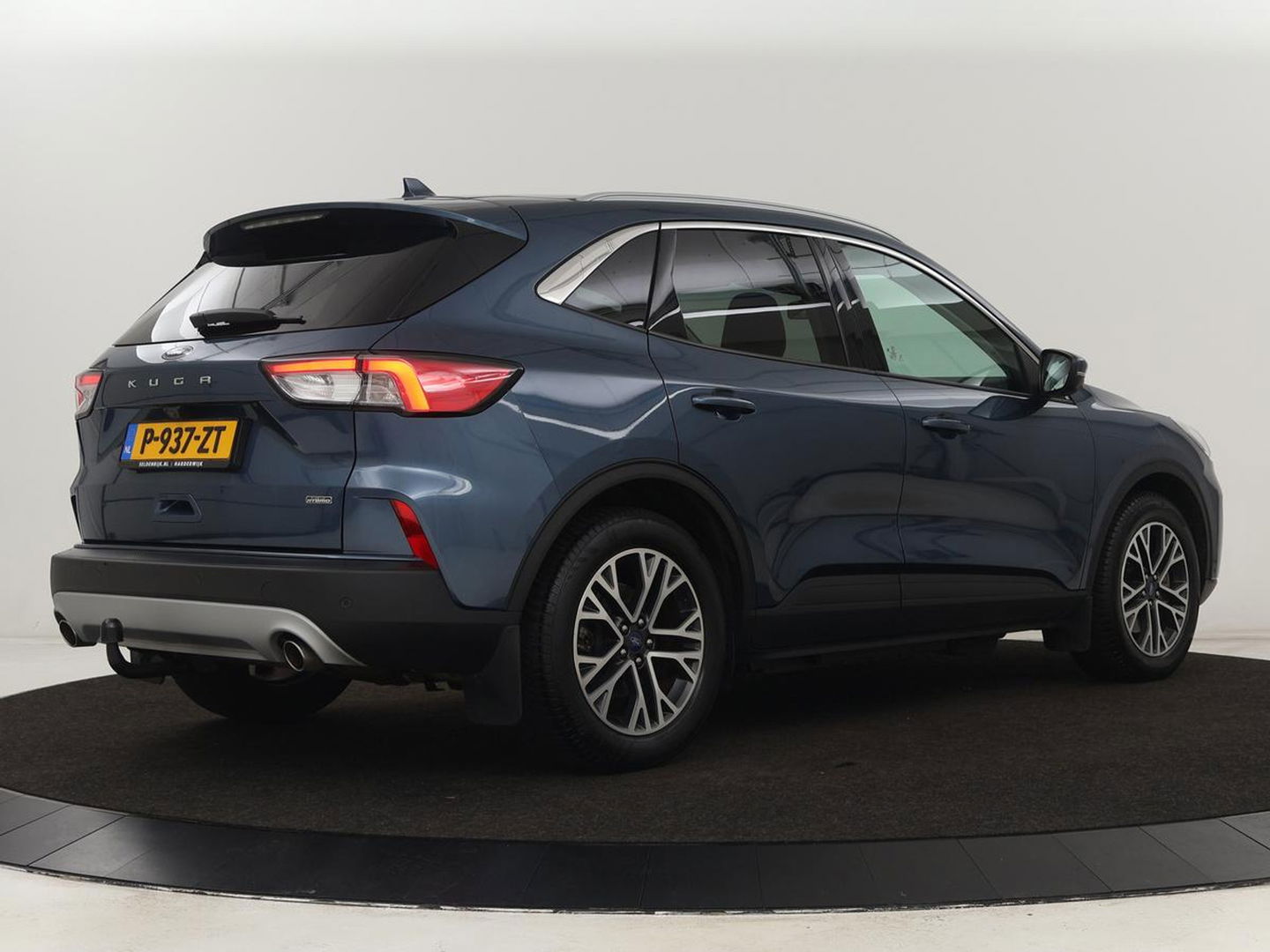 Ford Kuga 2.5 PHEV Titanium X | Trekhaak | Stoelverwarming | Camera | Carplay | Half leder | Achterbankverwarming | Navigatie | Full LED | Climate control | Parkeerhulp | Keyless | B&O Sound | Plug In