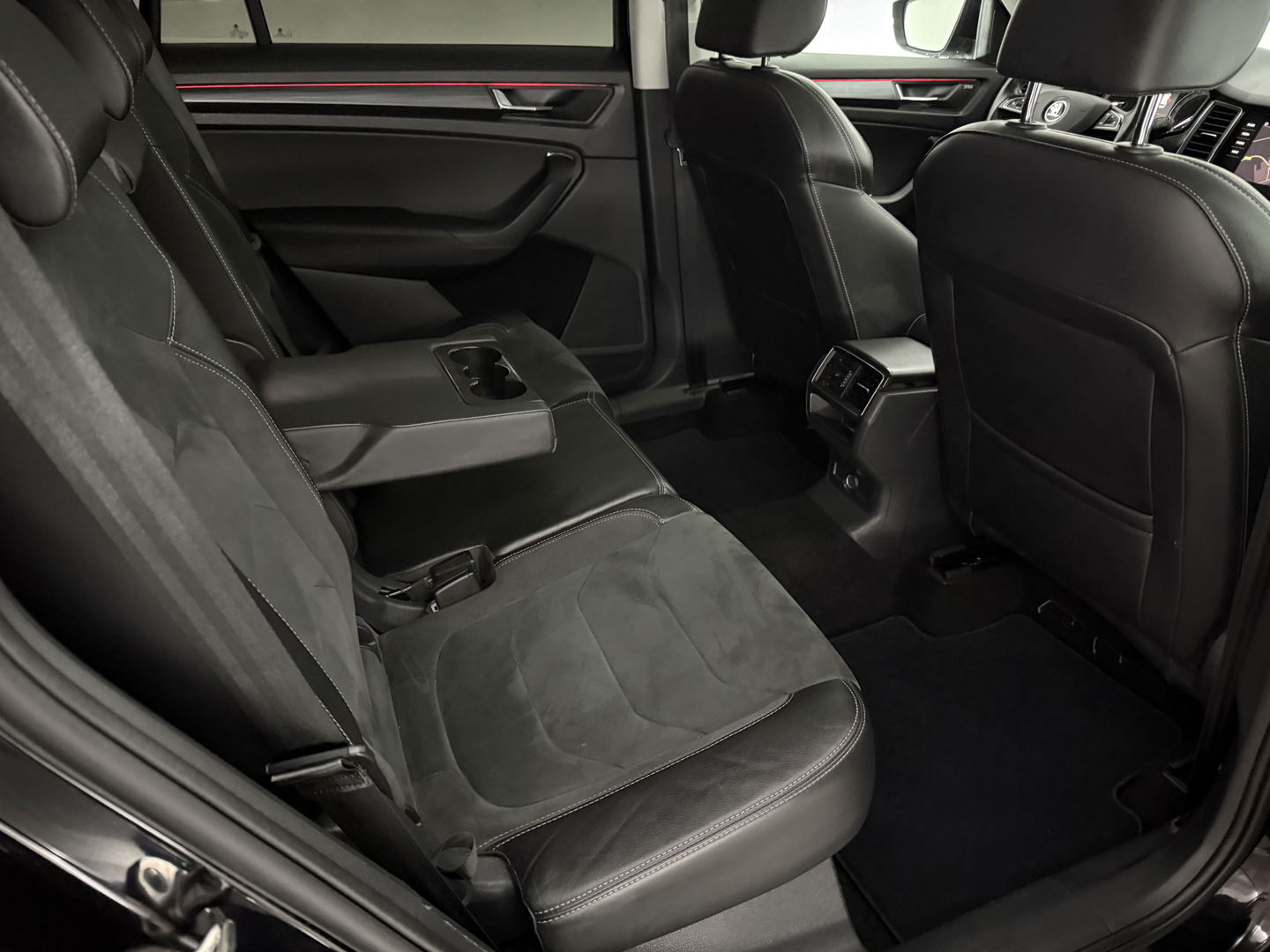 Škoda Kodiaq 1.5 TSI 150PK Limited Business Edition | Carplay | LED | Camera | Trekh. | Cruise | Navi | Keyless | Parkeersens.