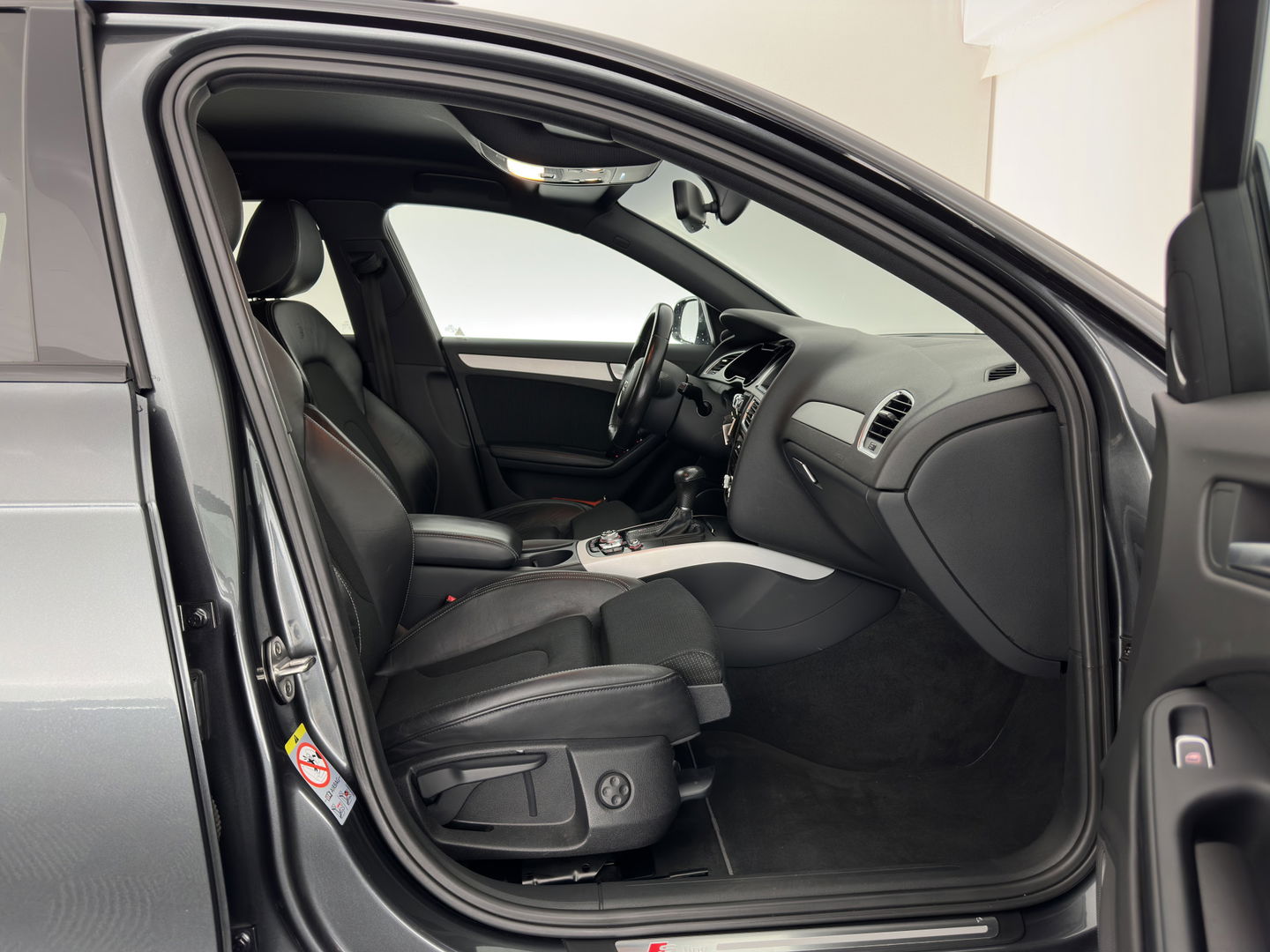 Audi A4 Avant 1.8 TFSI Sport Edition Aut. *XENON | LEATHER-FABRIC | BANG&OLUFSEN | NAVI-FULLMAP | SPORT-SEATS | DAB+ | PRIVACY-GLASS | ECC | PDC | CRUISE | 19''ALU | TOWBAR*