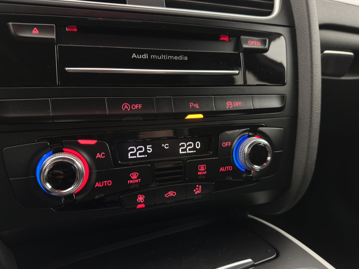 Audi A4 Avant 1.8 TFSI Sport Edition Aut. *XENON | LEATHER-FABRIC | BANG&OLUFSEN | NAVI-FULLMAP | SPORT-SEATS | DAB+ | PRIVACY-GLASS | ECC | PDC | CRUISE | 19''ALU | TOWBAR*