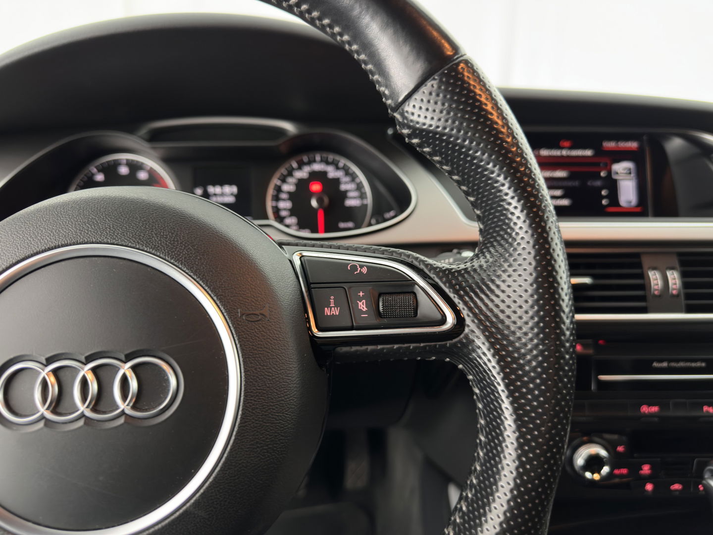 Audi A4 Avant 1.8 TFSI Sport Edition Aut. *XENON | LEATHER-FABRIC | BANG&OLUFSEN | NAVI-FULLMAP | SPORT-SEATS | DAB+ | PRIVACY-GLASS | ECC | PDC | CRUISE | 19''ALU | TOWBAR*