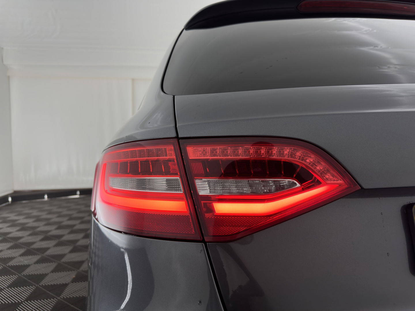 Audi A4 Avant 1.8 TFSI Sport Edition Aut. *XENON | LEATHER-FABRIC | BANG&OLUFSEN | NAVI-FULLMAP | SPORT-SEATS | DAB+ | PRIVACY-GLASS | ECC | PDC | CRUISE | 19''ALU | TOWBAR*