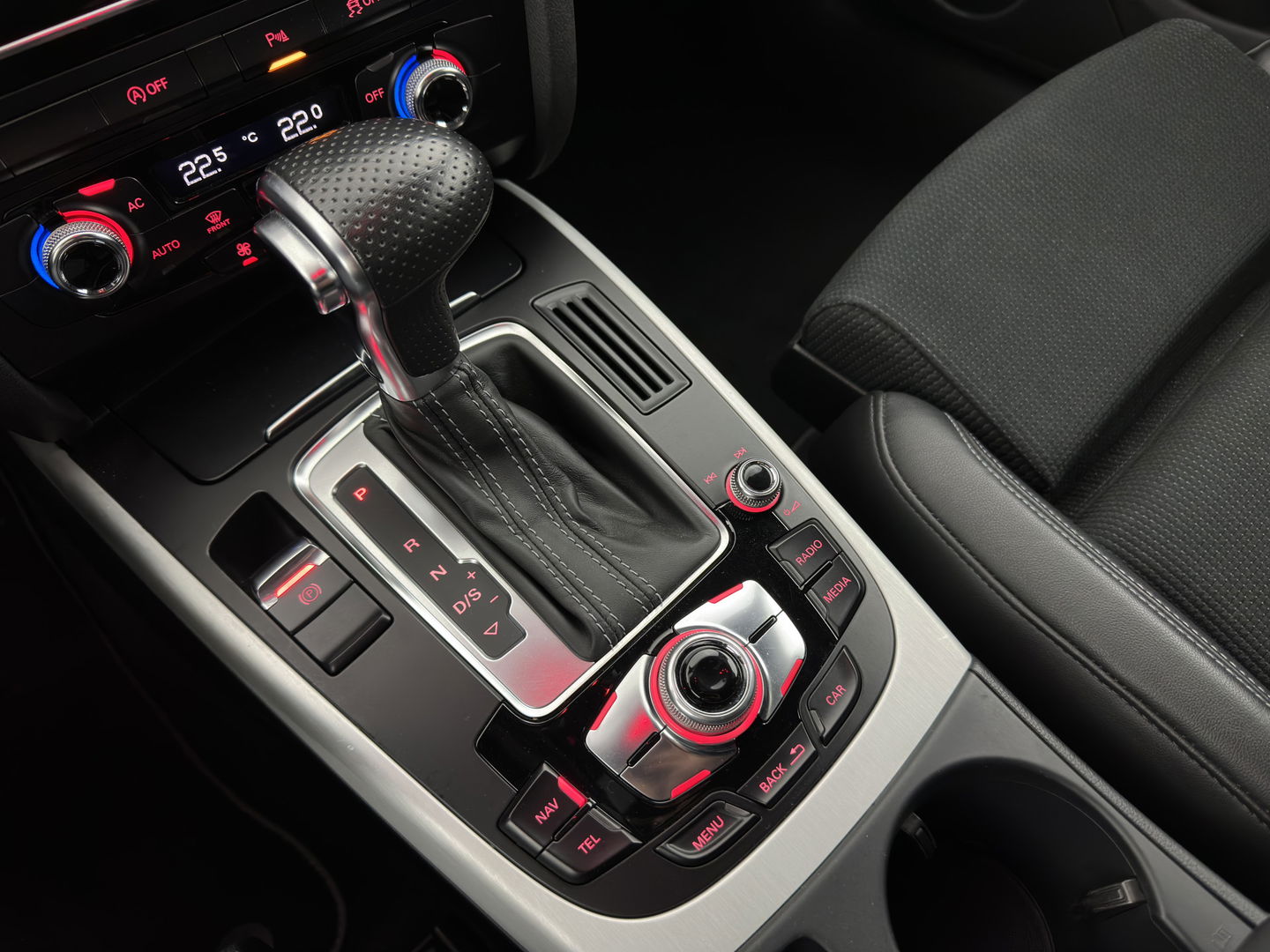 Audi A4 Avant 1.8 TFSI Sport Edition Aut. *XENON | LEATHER-FABRIC | BANG&OLUFSEN | NAVI-FULLMAP | SPORT-SEATS | DAB+ | PRIVACY-GLASS | ECC | PDC | CRUISE | 19''ALU | TOWBAR*