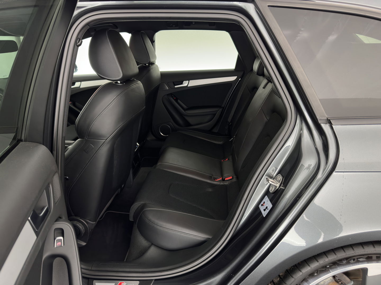 Audi A4 Avant 1.8 TFSI Sport Edition Aut. *XENON | LEATHER-FABRIC | BANG&OLUFSEN | NAVI-FULLMAP | SPORT-SEATS | DAB+ | PRIVACY-GLASS | ECC | PDC | CRUISE | 19''ALU | TOWBAR*