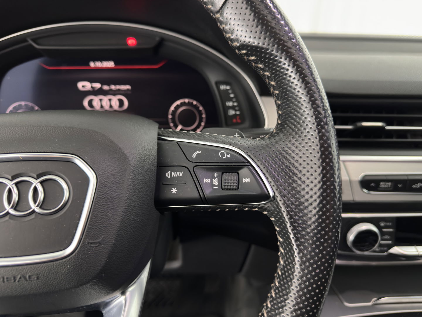 Audi Q7 3.0 TDI e-tron quattro Sport (INCL.BTW) *PANO | LUXURY-LEATHER | FULL-LED | DIGI-COCKPIT | HEATED-COMFORTSEATS | AIR-SUSPENSION | NAVI-FULLMAP | SHIFT-PADDLES | PRIVACY-GLASS | 20''ALU | TOWBAR*