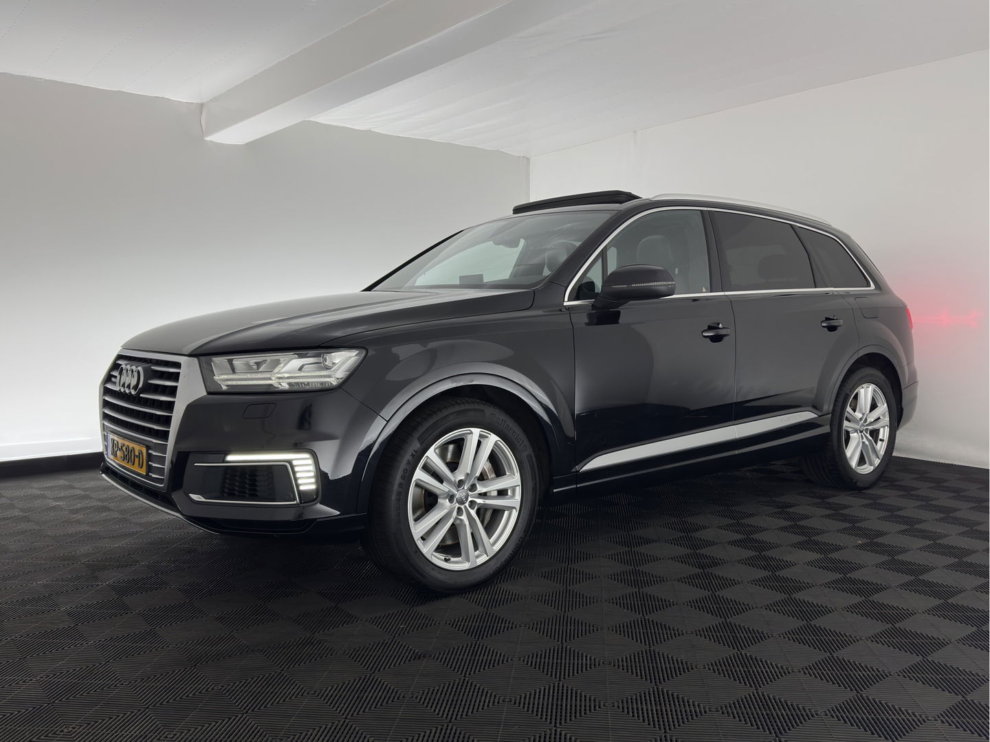 Audi Q7 3.0 TDI e-tron quattro Sport (INCL.BTW) *PANO | LUXURY-LEATHER | FULL-LED | DIGI-COCKPIT | HEATED-COMFORTSEATS | AIR-SUSPENSION | NAVI-FULLMAP | SHIFT-PADDLES | PRIVACY-GLASS | 20''ALU | TOWBAR*