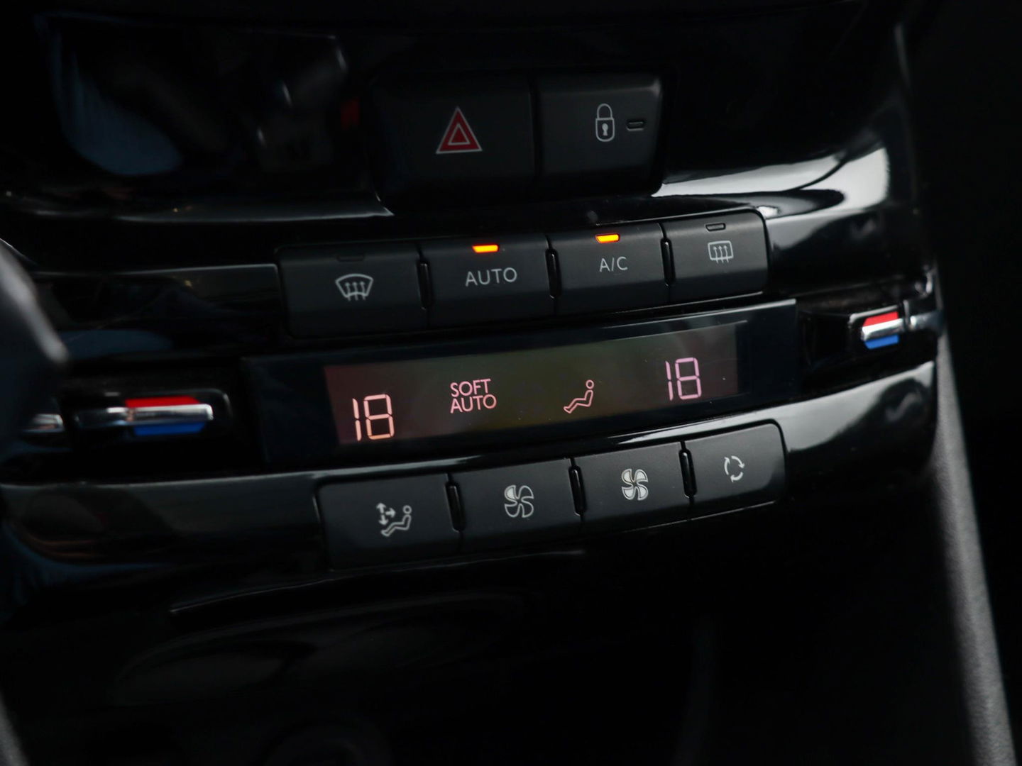 Peugeot 2008 1.2 PureTech GT-line 110PK | Panoramadak | Trekhaak