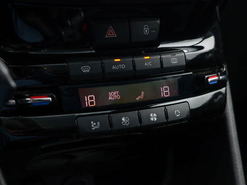 Peugeot 2008 1.2 PureTech GT-line 110PK | Panoramadak | Trekhaak
