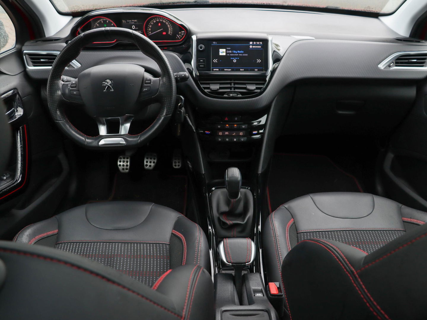 Peugeot 2008 1.2 PureTech GT-line 110PK | Panoramadak | Trekhaak