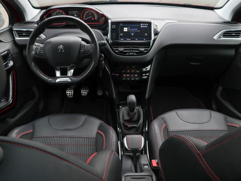 Peugeot 2008 1.2 PureTech GT-line 110PK | Panoramadak | Trekhaak