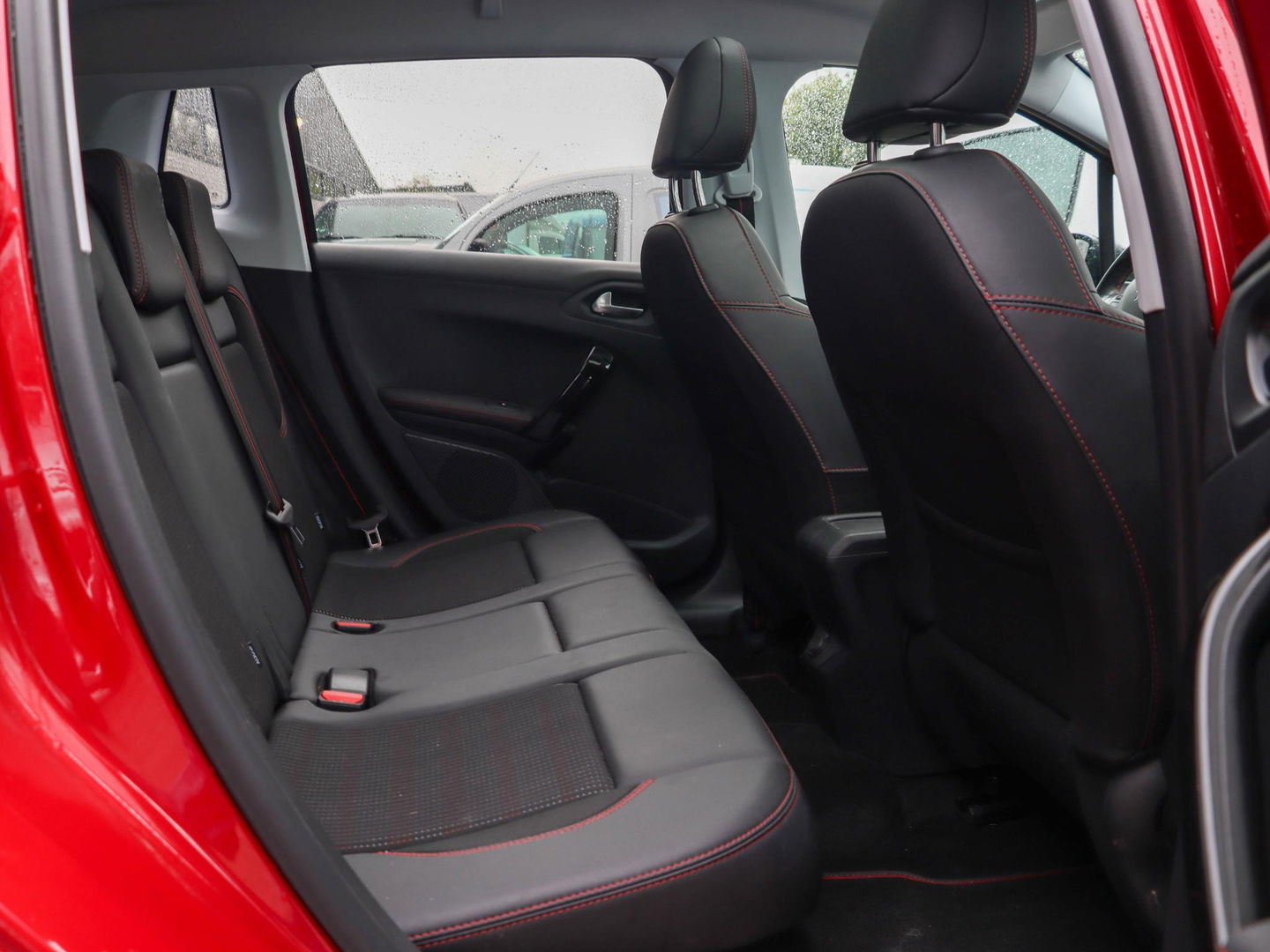 Peugeot 2008 1.2 PureTech GT-line 110PK | Panoramadak | Trekhaak