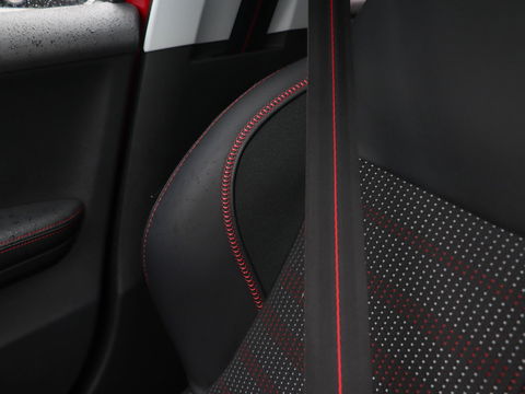 Peugeot 2008 1.2 PureTech GT-line 110PK | Panoramadak | Trekhaak
