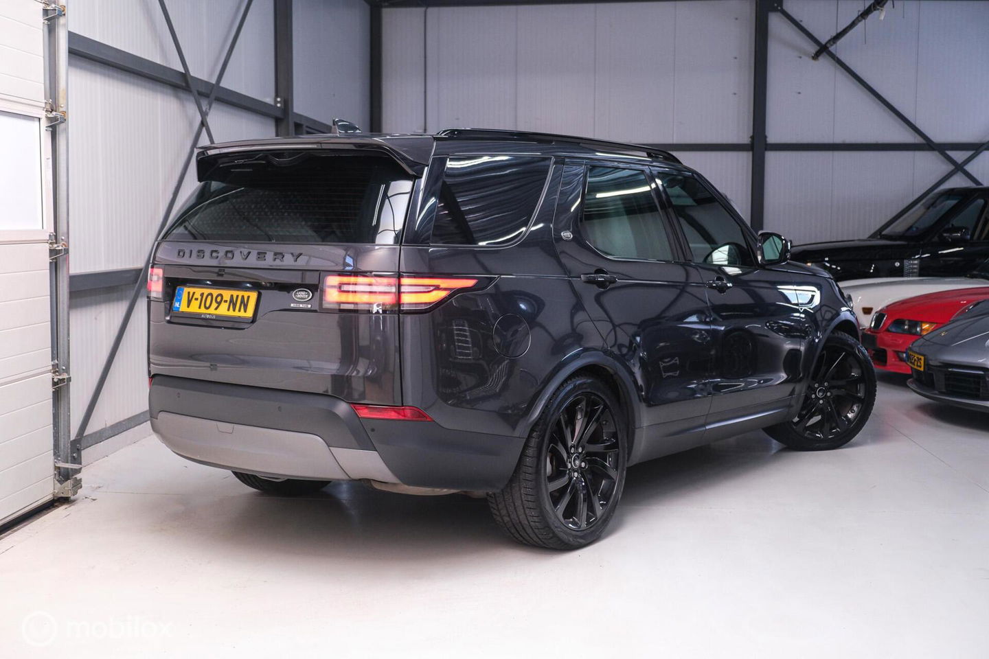 Land Rover Discovery 3.0 Sd6 HSE Grijs kenteken | Panorama | Meridian | Virtual cockpit | LED | Stoelverwarming | BTW auto |