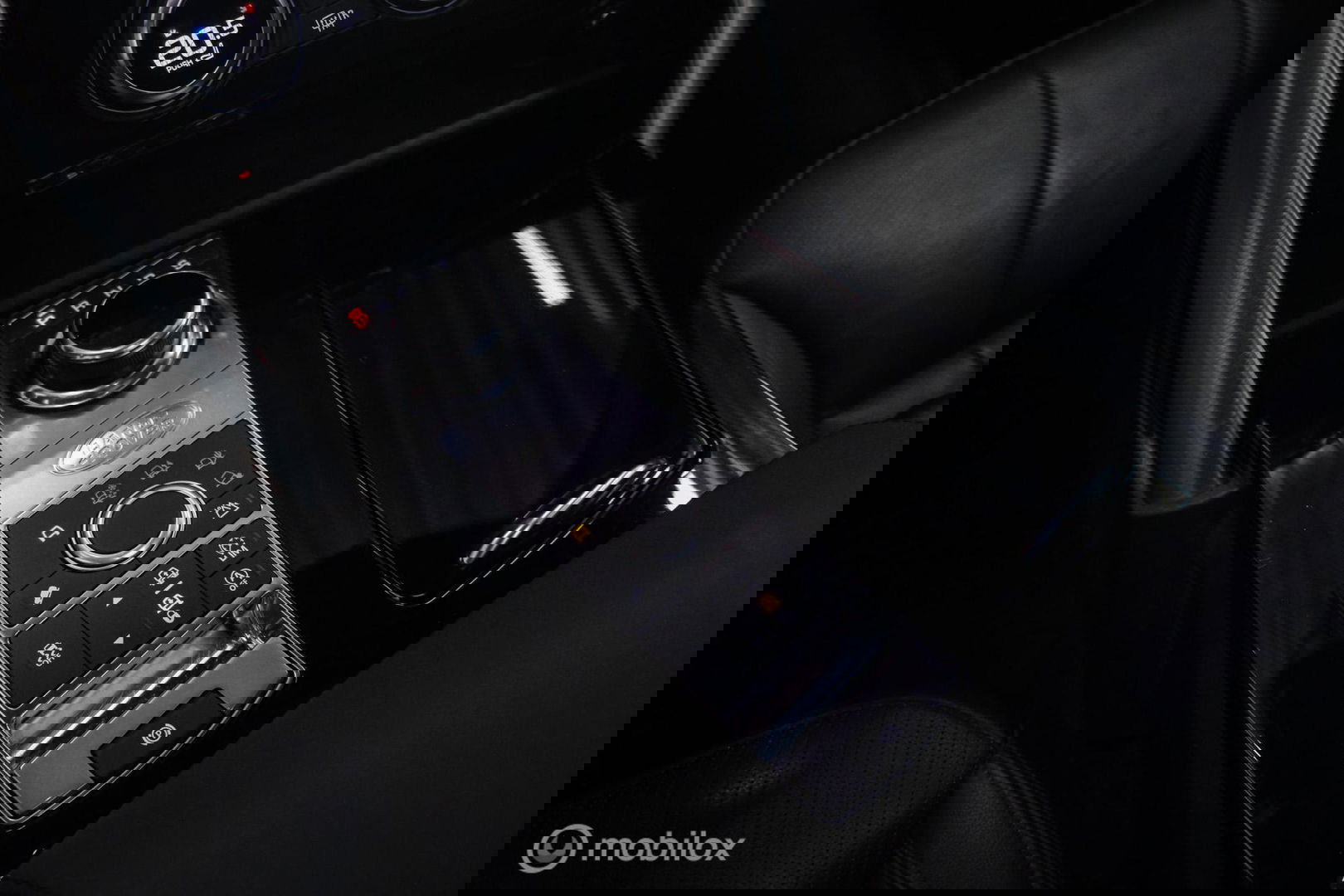 Land Rover Discovery 3.0 Sd6 HSE Grijs kenteken | Panorama | Meridian | Virtual cockpit | LED | Stoelverwarming | BTW auto |