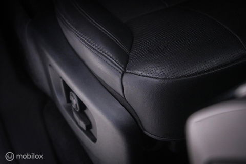 Land Rover Discovery 3.0 Sd6 HSE Grijs kenteken | Panorama | Meridian | Virtual cockpit | LED | Stoelverwarming | BTW auto |