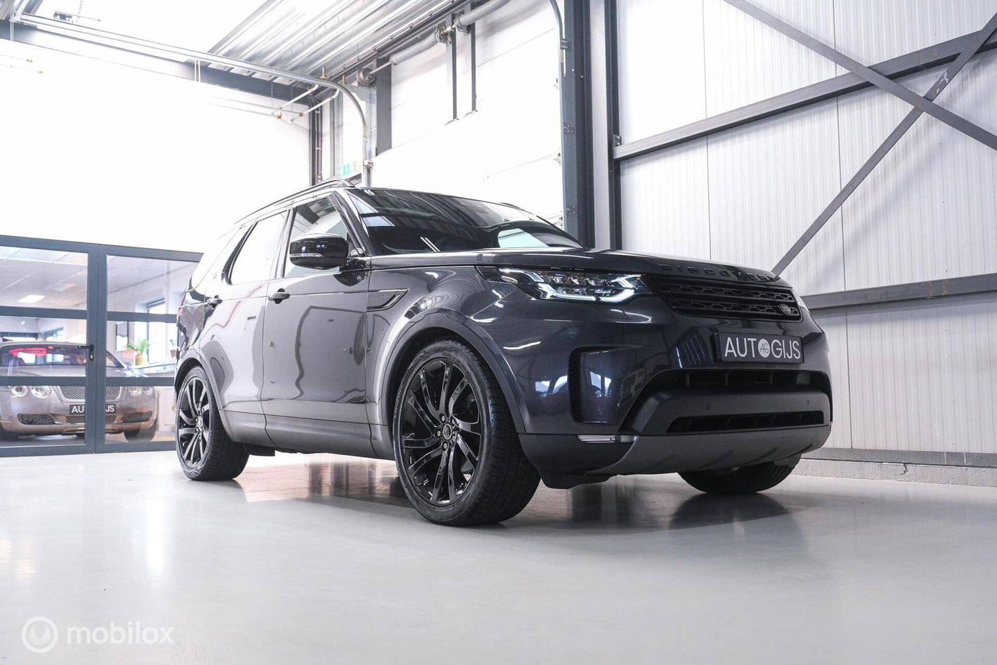 Land Rover Discovery 3.0 Sd6 HSE Grijs kenteken | Panorama | Meridian | Virtual cockpit | LED | Stoelverwarming | BTW auto |