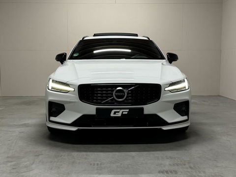 Volvo V60 2.0 B4 R-Design Pano Carplay Trekh. Autopilot NAP
