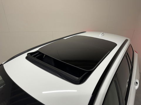 Volvo V60 2.0 B4 R-Design Pano Carplay Trekh. Autopilot NAP