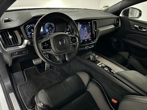 Volvo V60 2.0 B4 R-Design Pano Carplay Trekh. Autopilot NAP