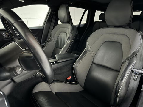 Volvo V60 2.0 B4 R-Design Pano Carplay Trekh. Autopilot NAP