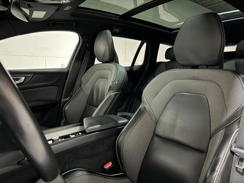 Volvo V60 2.0 B4 R-Design Pano Carplay Trekh. Autopilot NAP